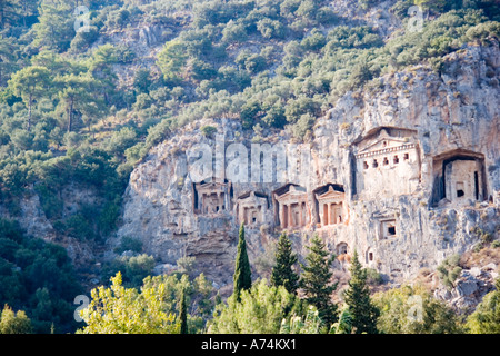 Tombes des rois dans cliiffs à Dalyan Turquie Banque D'Images