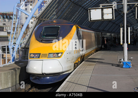 Train à grande vitesse Eurostar à la Gare Internationale de Waterloo, Londres Banque D'Images