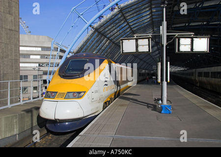 Train à grande vitesse Eurostar à la Gare Internationale de Waterloo, Londres Banque D'Images