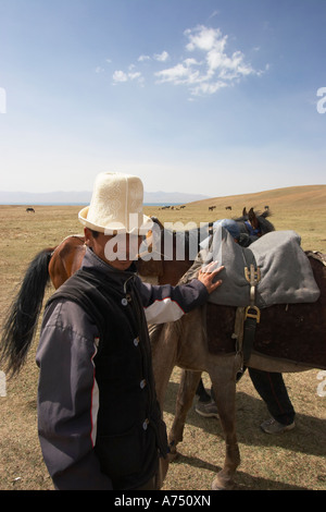 Les chevaux de selle Herder kirghize Banque D'Images