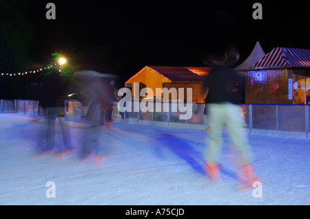 Patin à glace par nuit à Hampstead Heath, au nord de Londres Banque D'Images