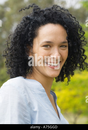 Young woman smiling, portrait Banque D'Images