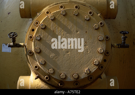 Pipeline de réglementation de l'eau vissé Banque D'Images