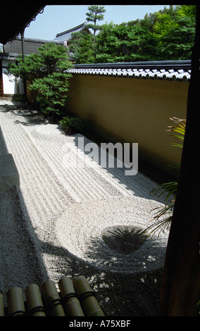 Un jardin de pierre Ryogen ONU Temple Daitoku ji Temple Zen de Kyoto au Japon Banque D'Images