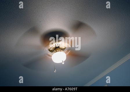 Ventilateur de plafond en mouvement Banque D'Images