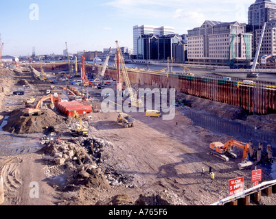 L'ouest de l'Inde de batardeau pour de l'eau Quai de la fondation nouveau bâtiment construction site Docklands Canary Wharf Tower Hamlets East London England UK Banque D'Images