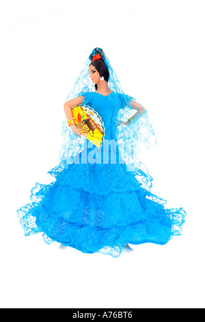 Danseuse de flamenco espagnol femelle kitsch poupée sur un fond blanc, pur. Banque D'Images