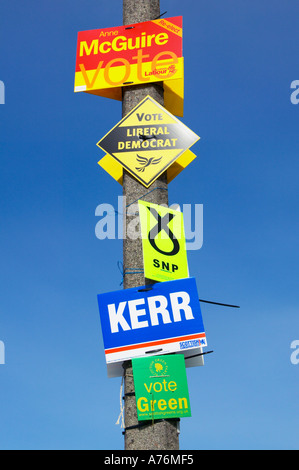 L'Écosse, Stirling. Parti politique signes sur un lampadaire. Élections générales de 2005 Banque D'Images