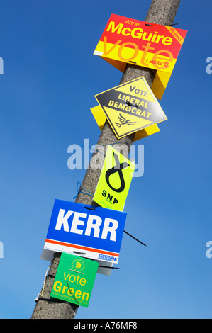 L'Ecosse Stirling Parti politique signes sur un lampadaire. Élections générales de 2005 Banque D'Images