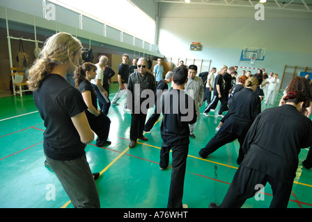 Séminaire de Tai Chi à Ibiza par Grandmaster Fu Sheng Yuan avant tout sur l'univers Yang style Tai Chi 8e Dan Note et son fils Banque D'Images