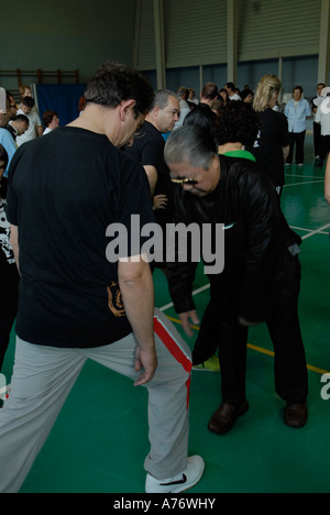 Séminaire de Tai Chi à Ibiza par Grandmaster Fu Sheng Yuan avant tout sur l'univers Yang style Tai Chi 8e Dan Note et son fils Banque D'Images