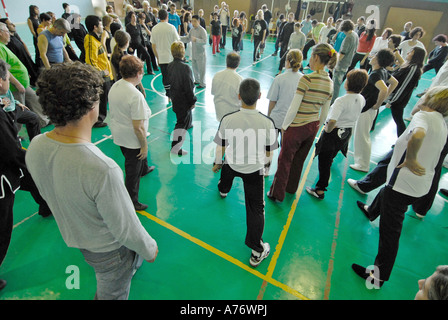 Séminaire de Tai Chi à Ibiza par Grandmaster Fu Sheng Yuan avant tout sur l'univers Yang style Tai Chi 8e Dan Note et son fils Banque D'Images