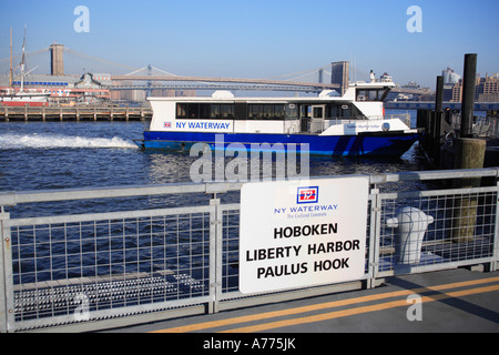 Ferry à South Street Seaport pier 17. manhattan, new york city, usa Banque D'Images