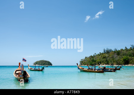 Des bateaux d'excursion, Kata Beach, Phuket, Thaïlande Banque D'Images