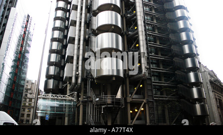 Nouveau bâtiment futuriste Lloyds dans le quartier financier de Londres La ville de Londres. Siège de l'assureur Banque D'Images