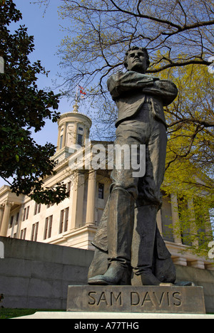 Statue de Andrew Johnson 17 Président au State Capitol et entourant des statues et des monuments Nashville Tennessee TN Banque D'Images