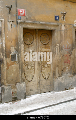 Vieilles portes en bois République Tchèque Prague Banque D'Images