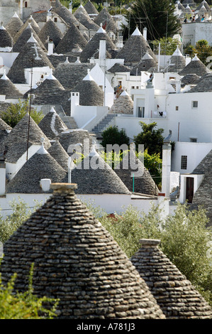 Maisons de style traditionnel de HOBBIT DANS LA RÉGION DES POUILLES Banque D'Images