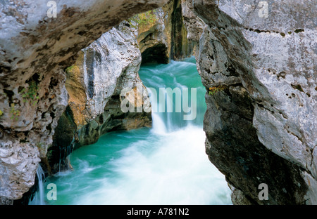 Lepena Soca rivière qui traverse le Parc National de Triglav Lepena Canyon Slovénie Banque D'Images