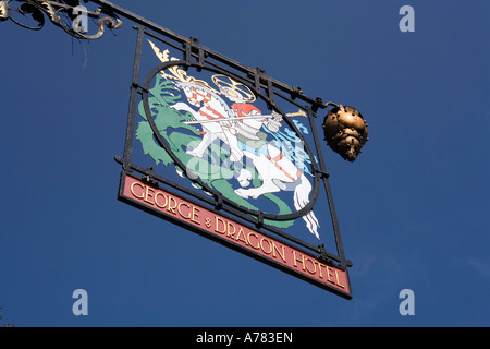 Cheshire UK Royal Vale Grand Budworth George and Dragon enseigne de pub Banque D'Images