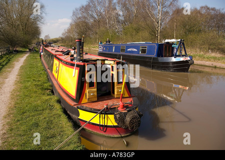 Cheshire UK Royal Vale Northwich Marston narrowboats sur Canal Trent et Mersey Banque D'Images