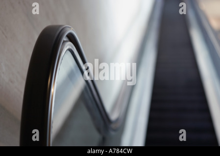 Escalator, low angle view Banque D'Images