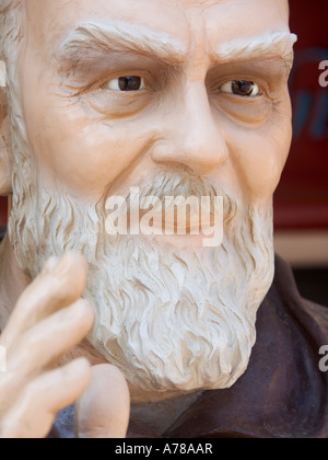 Saint Padre Pio da Pietralcina, S.statue, vertical de l'oeuvre Banque D'Images