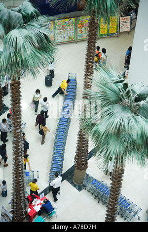 Shopping mall cour, high angle view Banque D'Images