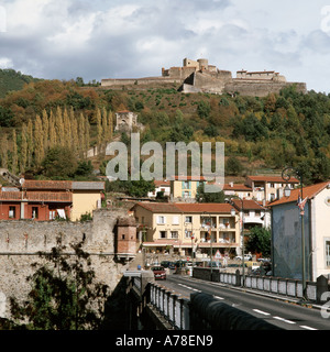 Prats-de-Mollo et Fort Lagarde Languedoc-Roussillion Pyrénées-orientales France Banque D'Images