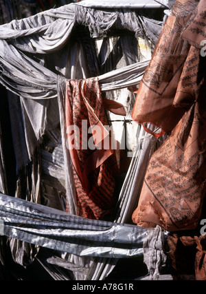 Bhoutan Thimphu enchevêtrement de drapeaux de prières à Motithang détail Banque D'Images