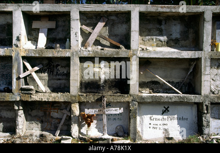 Philippines Malapascua Island fishermens niche dans des tombes cimetière Banque D'Images