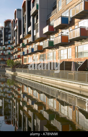 Le développement du logement à côté de la péninsule de Greenwich l'eau Banque D'Images