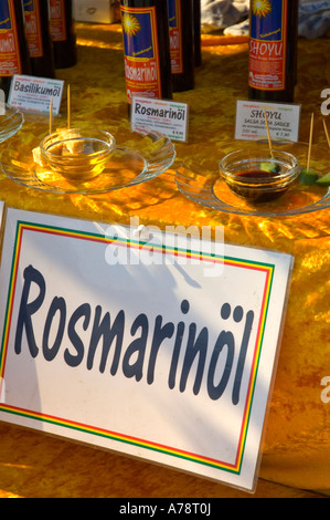 Rosmarine huile à la place Freyung marché biologique au centre de Vienne Autriche UE Banque D'Images