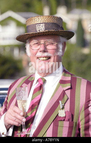 Caractère à Henley Royal Regatta préservant la de rigueur de l'homme en Haïti : dans les vêtements de style édouardien Henley on Thames, London, UK Banque D'Images