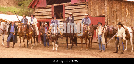 Mains Ranch ou cowboys à un Colorado guest ranch Banque D'Images