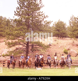 Mains Ranch ou cowboys à un Colorado guest ranch Banque D'Images