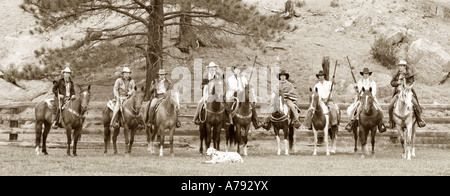 Mains Ranch ou cowboys à un Colorado guest ranch Banque D'Images