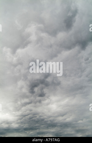 Les nuages de tempête sombre Banque D'Images