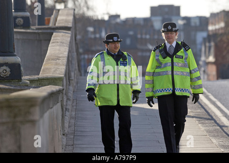 La police métropolitaine et la police Officier de liaison communautaire d'appui Banque D'Images