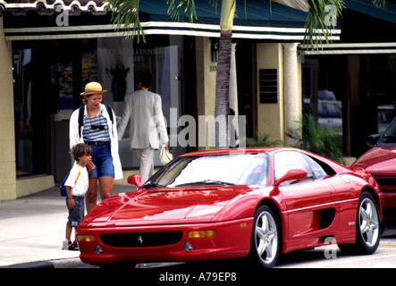 La Florida East Coast Gold Palm Beach FL Floride centre-ville de Worth Avenue rouge Ferrari Banque D'Images