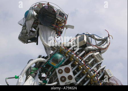 Une sculpture faite de WEE, déchets d'équipements électriques etc. appareils à l'Eden Project, Cornwall, UK Banque D'Images