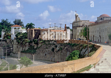 La Calle de las Damas et mur de la Zona Colonial de Santo Domingo République Dominicaine Banque D'Images