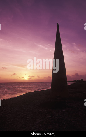 Coucher du soleil et Monument Netherland Antilles Bonaire Banque D'Images