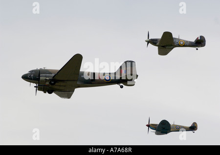 La Battle of Britain Memorial Flight survole l'Aérodrome de Fortune est, East Lothian, en Ecosse. Banque D'Images