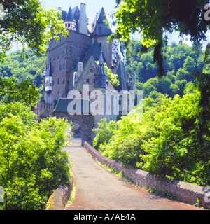 Le château de Burg Eltz dans la vallée de la moselle près de la rivière Mosel, Allemagne Banque D'Images