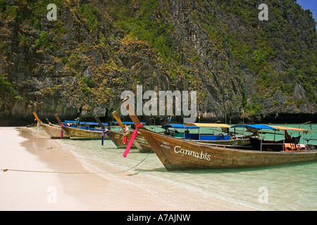 Long Tail Boats Ko Phi Phi Ley Krabi Thailande Banque D'Images