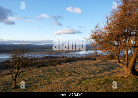 À la recherche d'Arnside Knott à Cumbria dans toute la baie de Morecambe et l'estuaire de Kent Banque D'Images