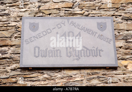 Plaque en ardoise sur Owain Glyndwr Senedd 1404 PARLEMENT CHAMBRE DES COMMUNES DU Powys À Machynlleth Mid Wales UK Banque D'Images