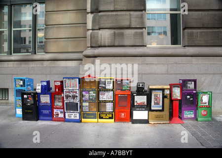 Les boîtes à journaux un ligne Street à Toronto Banque D'Images