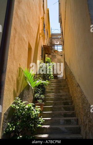 Scène à Corniglia un des cinq villages des Cinque Terre Banque D'Images